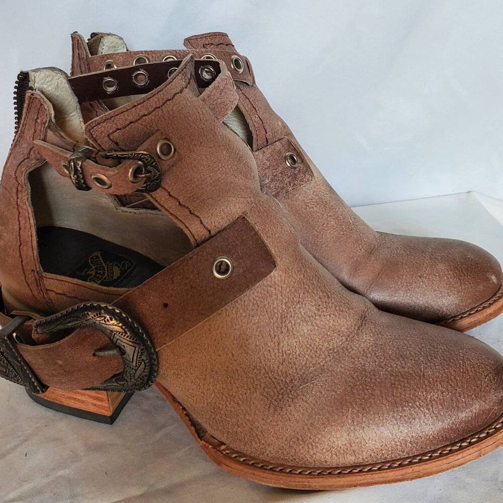 Freebird "FB Carsen" Size 8 Booties